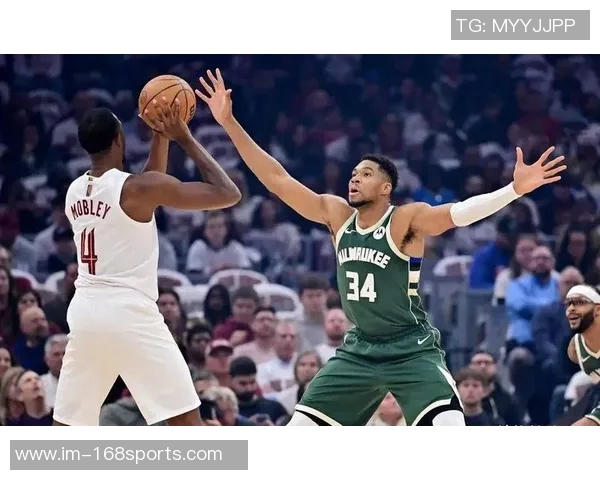 雄鹿与黄蜂比赛裁判报告揭示关键漏判字母哥进攻三秒违例成焦点